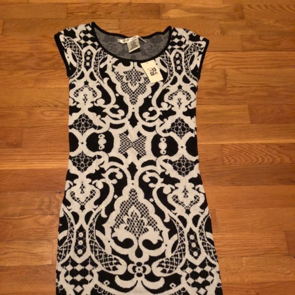 Max. Studio Sleeveless Sweater Dress